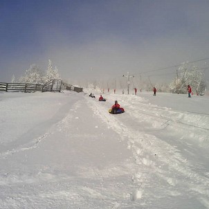 Snowtubing ...ještě kousek a ...