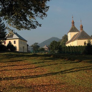 Základní škola a kostel sv. Kateřiny