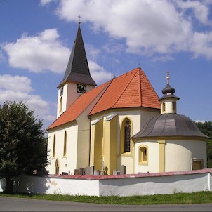 Horšice, kostel s hrobkou Hennigárů