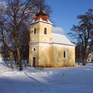 Kostelík v zimě