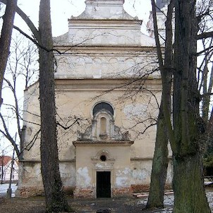 Průčelí kostela