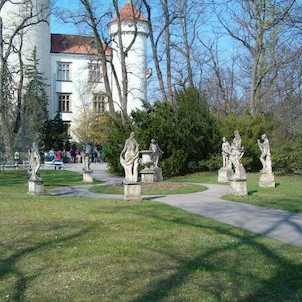 osm barokních soch