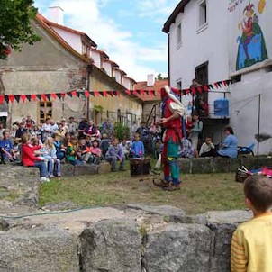 Letní divadelní scéna v Posázaví - Střep