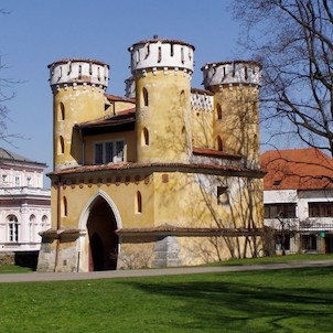 Vlašimská brána vstup do zámku a parku