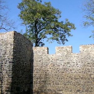 Jižní stupňovité hradby