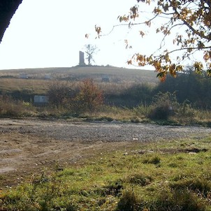 Ze západu, pohled od silnice z Bubovic na Loděnice