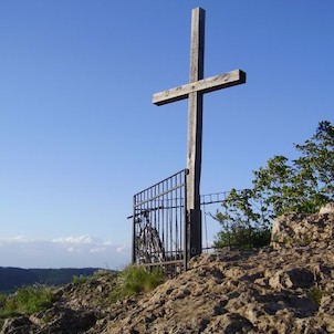 Vyhlídkové místo s křížem