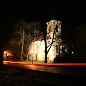 Kostel Všech svatých v Bratronicích, Kostel Všech svatých v noci