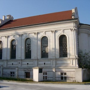 Jižní strana, pohled na jižní stranu synagogy