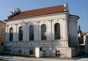 Jižní strana, pohled na jižní stranu synagogy