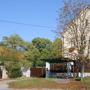 Kostel Vrapice, Dvorská ul. v Kladně-Vrapicích
