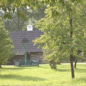 Roubený statek z povodí Berounky 1, Týřovice (okres Rakovník), č.p. 1, pochází ze 17. Století, přenesen v roce 1975. Statek č.p. 1 patří k cenným památkám naší lidové architektury. První písemné zprávy máme o něm již ze 16. Století, kdy je držitelem grunt