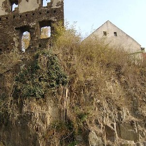 Hrad a dům, Celý areál hradu byl pohlcen městskou zástavbou, která z něj příliš nezanechala.