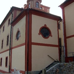 Kaple, Kaple u zámku Hostivice