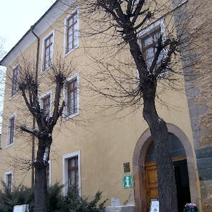 Zámeček - Ernestinum, Tato významná dominanta Příbrami se podle zakladatele nazývala Ernestinum, později Marienburg. Dlouhá léta byl pak zažitý název Zámeček a nedávno se město vrátilo k původnímu pojmenováni. V současné době je oficiální název Zámeček -