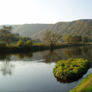 Okolí Křivoklátu - Berounka ve Zbečně