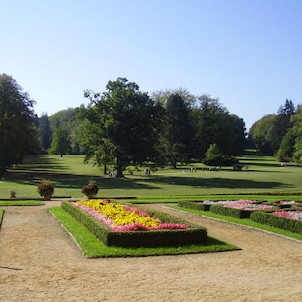 Park zámku v Lánech