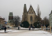 Chrám a zvonice, Zvonice byla postavena proto, že by sousední chrám Svatého Bartoloměje se svou věží neunesl tíhu těchto zvonů - velikánů.