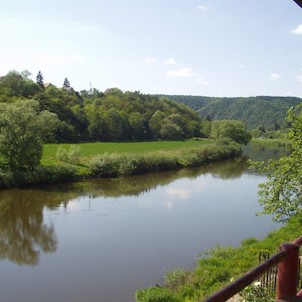 pohled z Barandovských teras restaurace na řeku