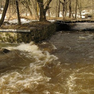 Bezručovo údolí, soutok Chomutovky a Křímovského potoka