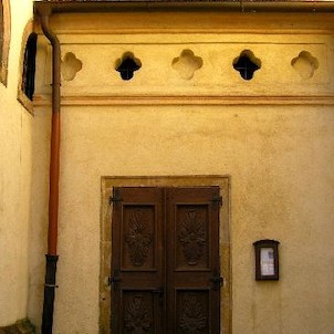 Františkánský klášter, vchod do kostela