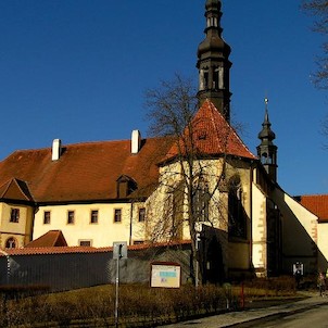 Františkánský klášter, pohled od silnice