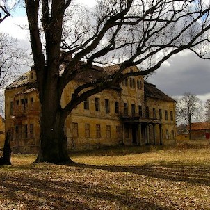 Vintířov, pohled na nový zámek z parku