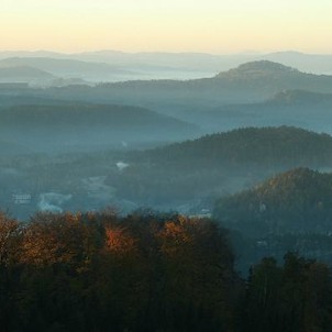 výhled z Rudolfova kamene, ráno v Jetřichovicích