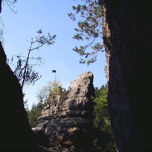 Kyjovský hrad, NS Kyjovské údolí. Praporek 25.9.05