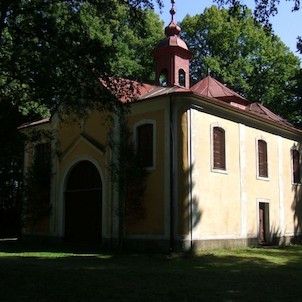 Kaple na Anenském vrchu u Lobendavy