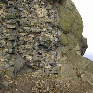 Vrabinec, zbytky zdiva obytné věže