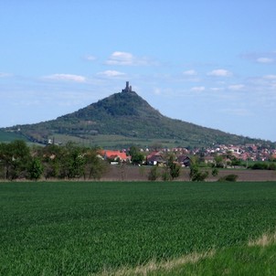 pohled na Hazmburk od západu