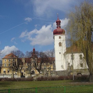 kostel a zámek