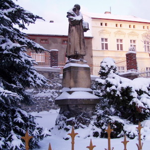 Třebívlice - socha J. A. Komenský