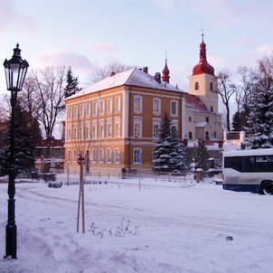 Třebívlice - škola a Kostel