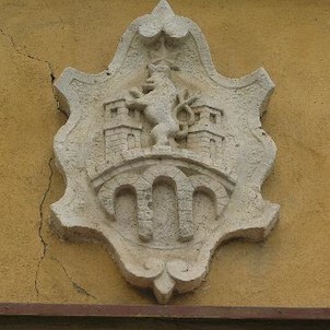 znak na boční straně zámku, Třebívlice