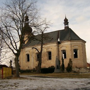 Kostel v obci Siřem