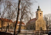 Kostel sv. Šimona a Judy, Uprostřed návsi v Lenešicích se nachází původně románský jednolodní kostel sv. Šimona a Judy ze 13.století.