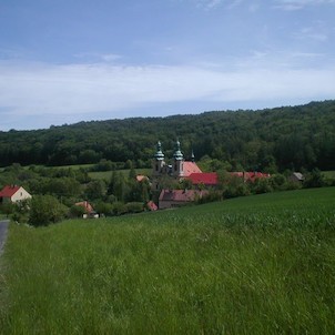 Klášter s kostelem v Dolním Ročově