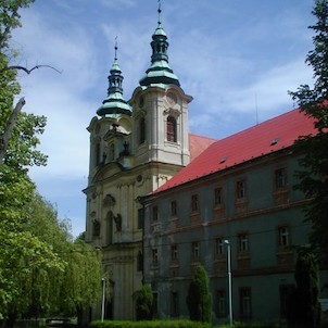 Kostel Nanebevzetí Pany Marie s částí kláštera