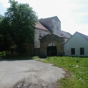 Hospodářské budovy u kláštera