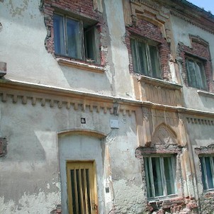 Stavby v okolí kláštera (2)