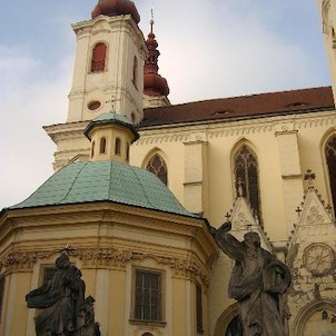 průčelí, Průčelí kostela bylo barokizováno v letech 1740 - 1741.