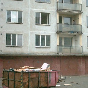 Abgewohnter Block in Becov und fertig zum Abriss