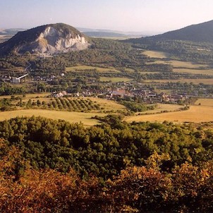 výhled z Kaňkova, pohled na Želenice,Želenický kopec a Zlatník