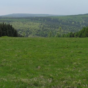 u Lichtenwaldu, výhled z cesty na zámeček