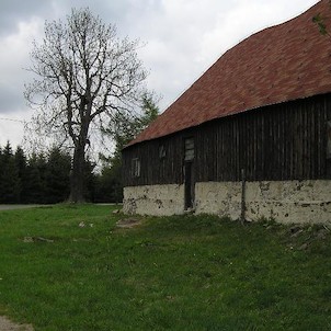 Lichtenwald, pohled vlevo od brány
