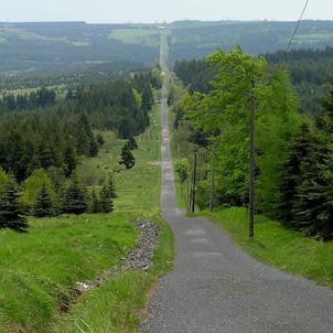 výhled od Lichtenwaldu, cesta od zámečku do Flájské obory