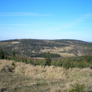 Bradáčov, Vrchol Bradáčov se zámečkem