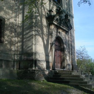 schodiště u kostela